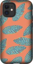 Apple iPhone 12 Hoesje - Extra Stevig Hoesje - 2 lagen bescherming - Met Plantenprint - Tropische Blaadjes - Oranje