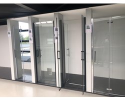 Douchedeur Rosa Nisdeur - 80x200 Pendeldeur 8mm - Helder Glas - Antikalk - Mat Zwart