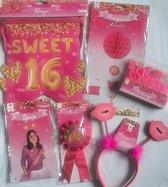 Feestpakket Sweet Sixteen roze 6-delig: slinger, honeycomb decoratie, diadeem, sjerp, rozet en taart kaarsjes - 16 jaar verjaardag