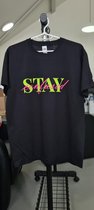 Stay Confused T-shirt Zwart - Neon T-shirt - Neon kleuren - Small - All sizes - Unisex - Trippin Balls - T-shirts - Grappige tekst -