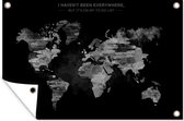 Muurdecoratie Schilderachtige wereldkaart met een tekst - zwart wit - 180x120 cm - Tuinposter - Tuindoek - Buitenposter
