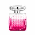 Parfumfles Jimmy Choo Blossom in roze glas met een doorzichtige, kristalachtige dop.