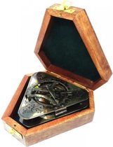 Zonnewijzer met kompas in de luxe geschenkbox