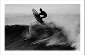 Walljar - Surfer Vangt Golven - Muurdecoratie - Poster met lijst