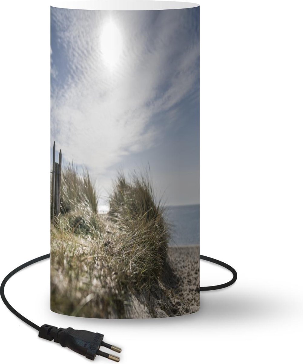 Lamp - Nachtlampje - Tafellamp slaapkamer - Zon - Wolken - Strand - 33 cm hoog - Ø15.9 cm - Inclusief LED lamp