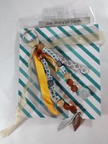Sleutelhanger Stay strong be happy, handgemaakt kindercrea