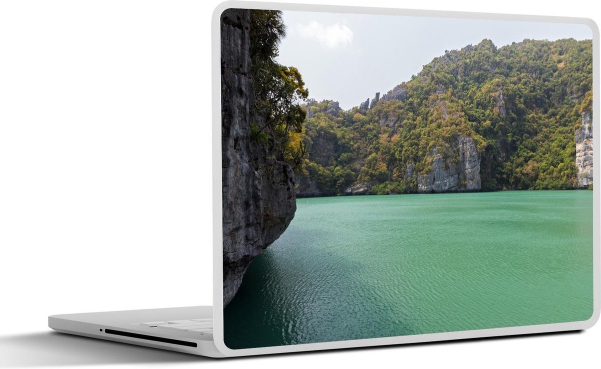 Afbeelding van product SleevesAndCases  Laptop sticker - 10.1 inch - Steile bergwanden langs een smaragdgroen meer