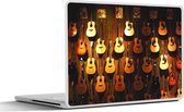 Laptop sticker - 10.1 inch - Veel akoestische gitaren hangen aan een muur - 25x18cm - Laptopstickers - Laptop skin - Cover