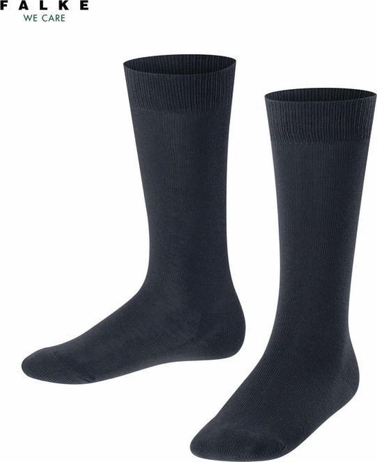 Twee donkerblauwe kniekousen van FALKE met een fijn ribbelpatroon en elastische boord.