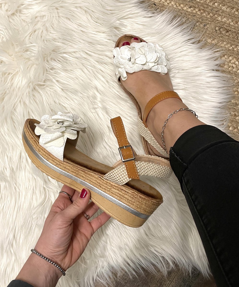 Plateau sandalen met witte bloemetjes maat 37 bol