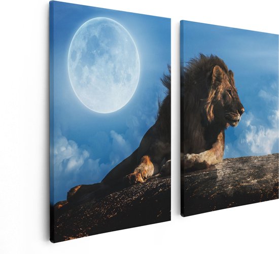 Artaza Canvas Schilderij Tweeluik Leeuw Tijdens Volle Maan - 80x60 - Foto Op Canvas - Canvas Print