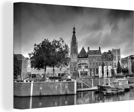 Canvas Schilderij Wolkenlucht lucht boven de Nederlandse stad Breda - zwart wit - 120x80 cm - Wanddecoratie