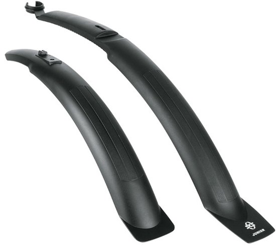 Zwarte SKS 'Junior' spatbordset voor fietsen, met een matzwarte afwerking en subtiele ribbels.