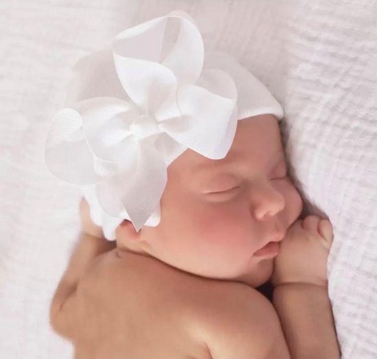 Kraamcadeau meisje - geboortecadeau- kraampakket - baby muts - speen- babysneaker - kraamkado baby - kraamkado meisje - geboortegeschenk - witte muts - romper- luiertaart - geschenk - geschenkdoos - babyshower van Ella's Favourites — afbeelding 3