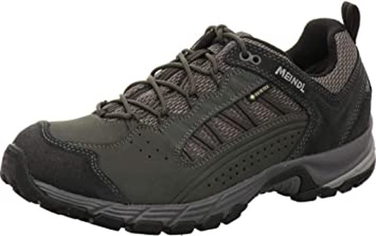 Grijze lage wandelschoen met vetersluiting, mesh en Gore-Tex logo.