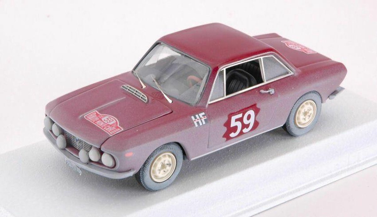 De 1:43 Diecast Modelcar van de Lancia Fulvia Coupe 1200 HF #59 van de Montecarlo Rally van 1966. De rijders waren Cella en Lombardi. De fabrikant van het schaalmodel is Best Model. Dit model is alleen online beschikbaar