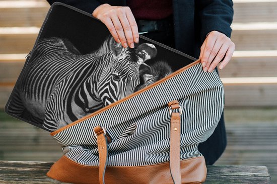 Pochette ordinateur 17 pouces 41x32 cm - Zebra sur fond noir - Pochette Macbook & Laptop zèbre avec son petit sur fond noir - Pochette ordinateur portable avec photo