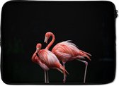 Laptophoes 13 inch - Twee flamingo's met een zwarte achtergrond - Laptop sleeve - Binnenmaat 32x22,5 cm - Zwarte achterkant