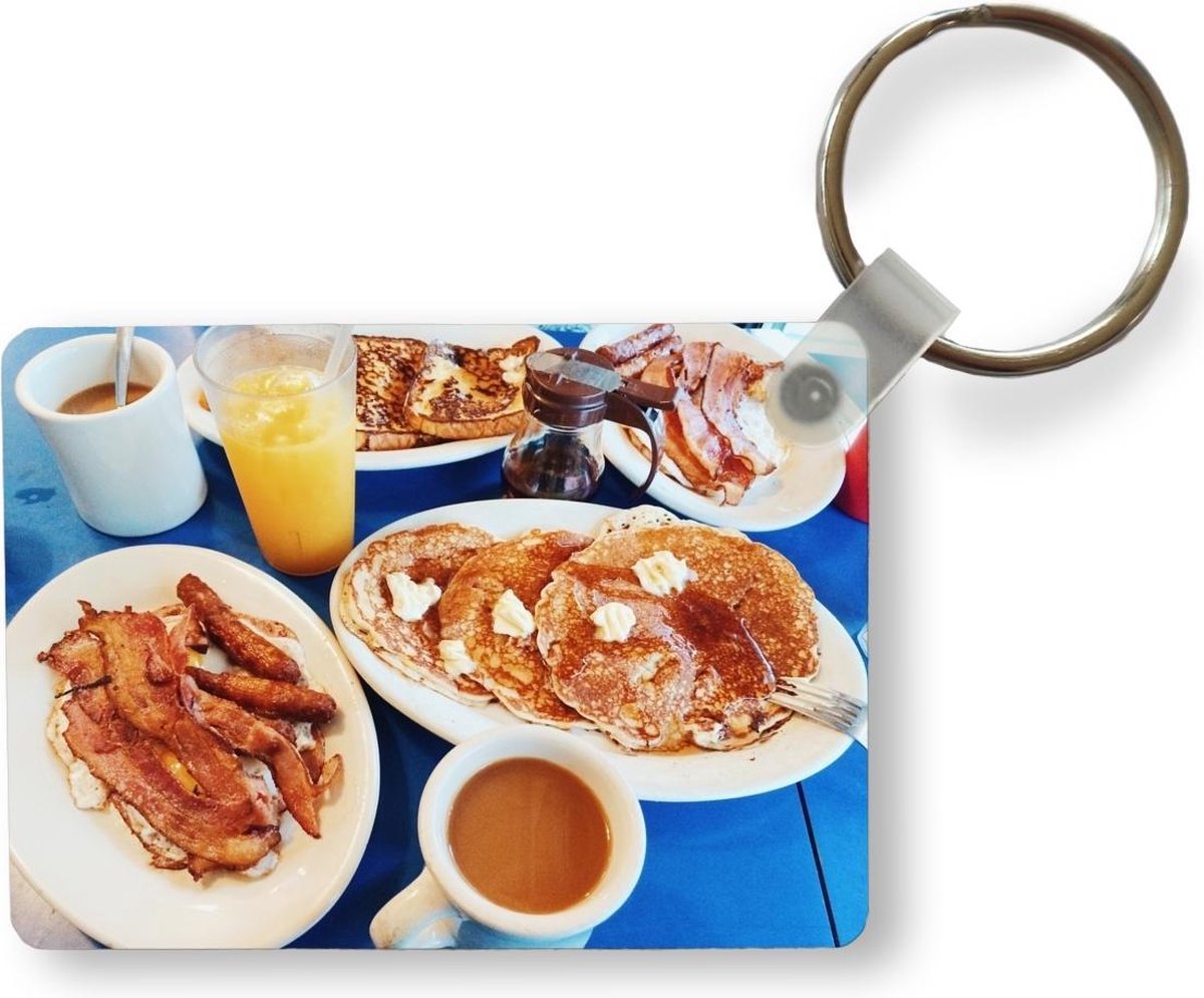 Porte-clés Petit-déjeuner - Petit-déjeuner américain sur une table bleue  Porte-clés en... | bol.com