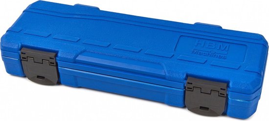 Gesloten blauwe koffer met HBM Machines logo en zwarte clips.