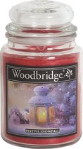 Woodbridge Geurkaars - Festive Snowfall - 565 gr - 130 Branduren - dennen, fruit, bergamot, citrus, bladgroen, aardbei, rozenhout, tuinanjer, kaneel, kruiden en cederhout - Geurkaa