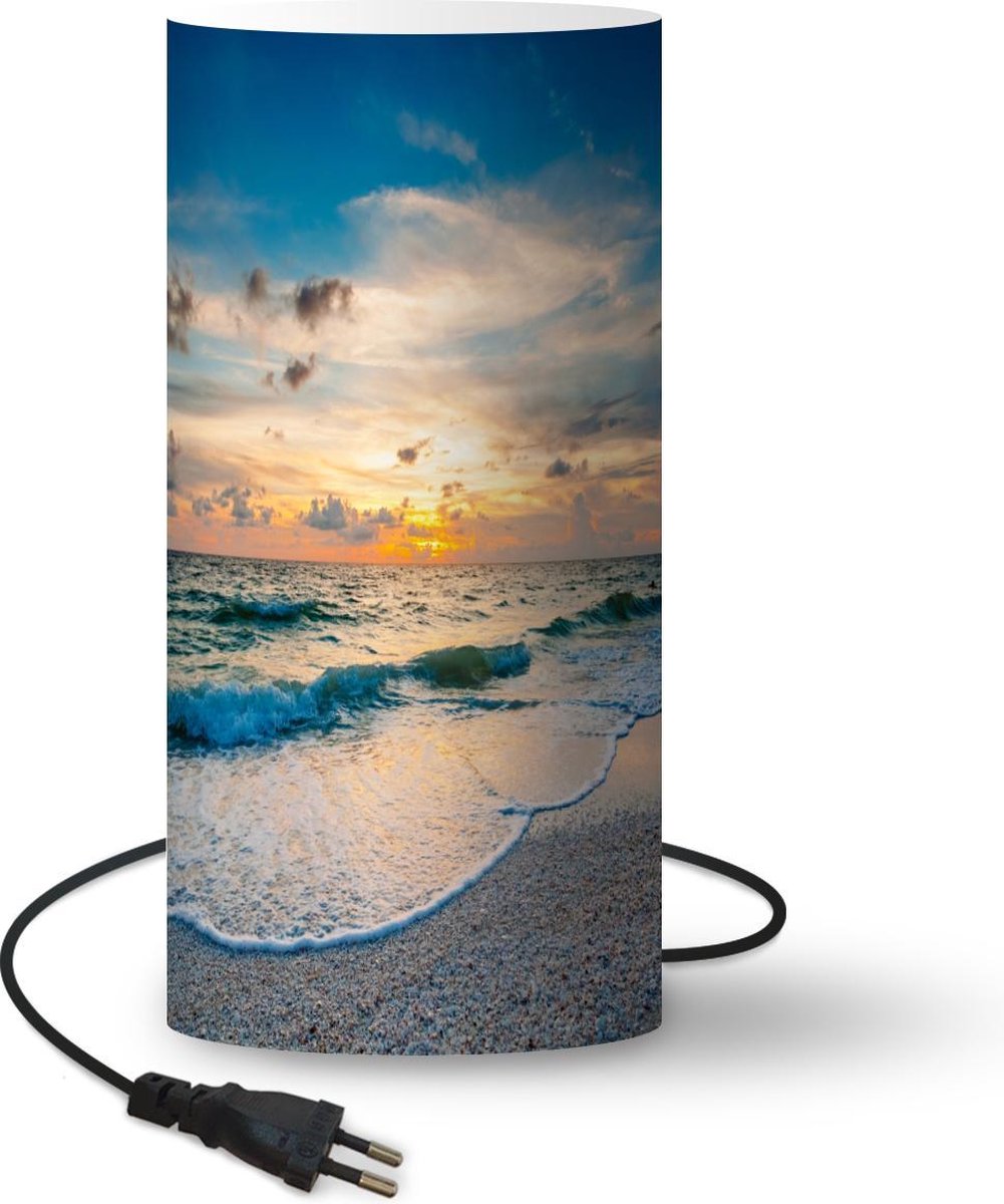 Lamp - Nachtlampje - Tafellamp slaapkamer - Strand - Zee - Zonsondergang - 54 cm hoog - Ø24.8 cm - Inclusief LED lamp