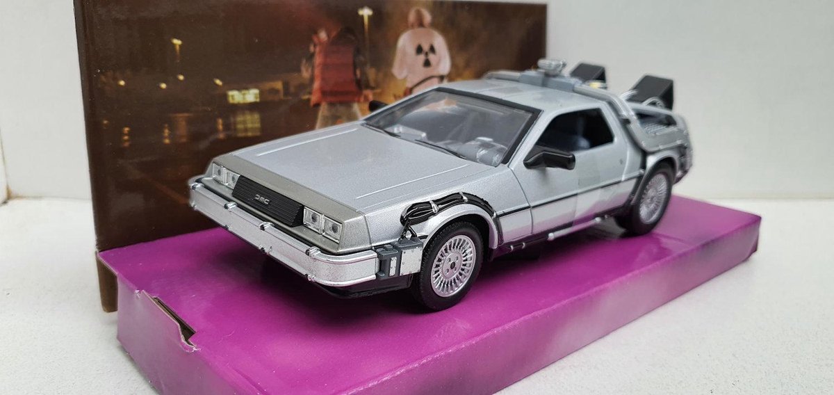 Miniature collector voiture Delorean Retour vers le futur Back to the future