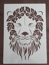 Leeuw met bladerkrans, stencil, kaarten maken, scrapbooking, A4 formaat