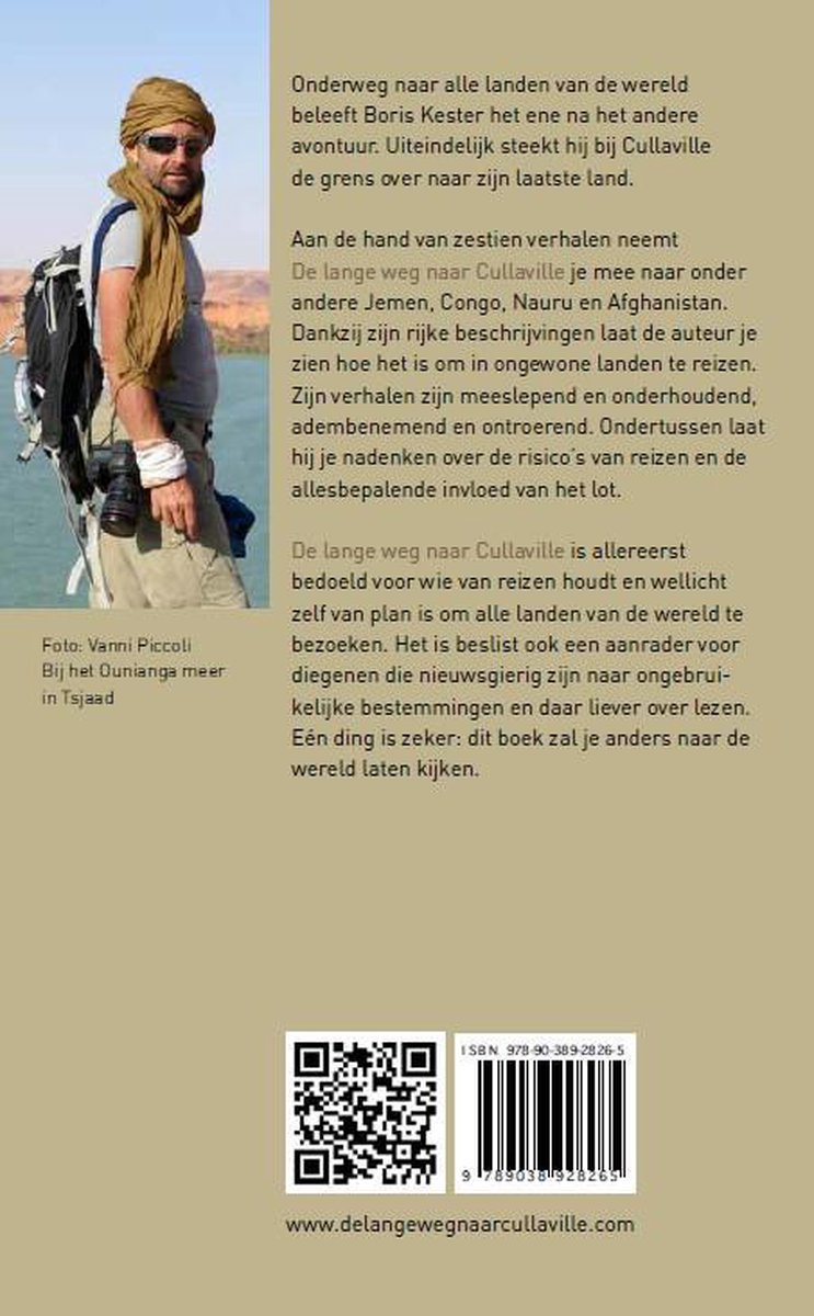 Man met sjaal en rugzak, foto uit Tsjaad. V.l.n.r. Boris Kester met een olijfgroene sjaal en zonnebril.