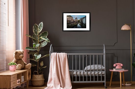 Photo en cadre - Nuages sombres sur les canaux d'Utrecht Cadre photo noir avec passe-partout blanc 60x40 cm - Affiche sous cadre (Décoration murale salon / chambre)