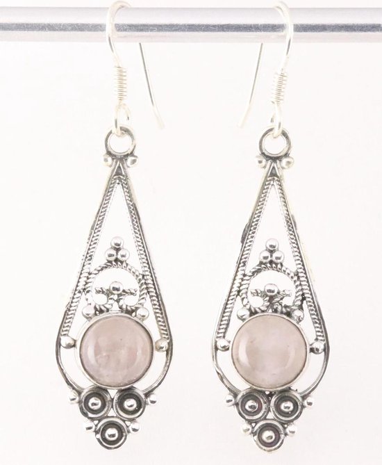 Lange opengewerkte zilveren oorbellen met rozenkwarts