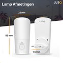 Witte LUSQ nachtlamp en stekkerdeel, afmetingen 95mm x 22mm. "Lamp Afmetingen".