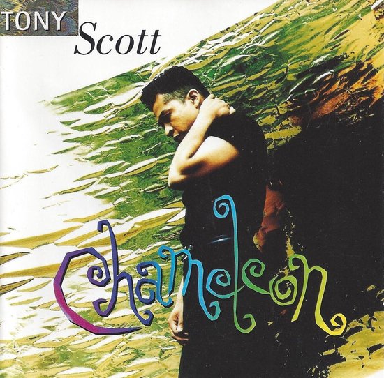 Tony Scott - Chameleon albumcover met man in zwart shirt voor glinsterende gouden achtergrond.