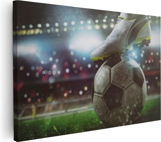 Artaza Canvas Schilderij Voetbal Aftrap Met De Bal In Het Stadion - 60x40 - Foto Op Canvas - Canvas Print