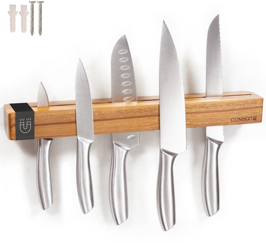 Porte-couteau magnétique en bois avec six couteaux. Vis, chevilles et symbole magnétique visibles. Logo "CONINX" sur le support.