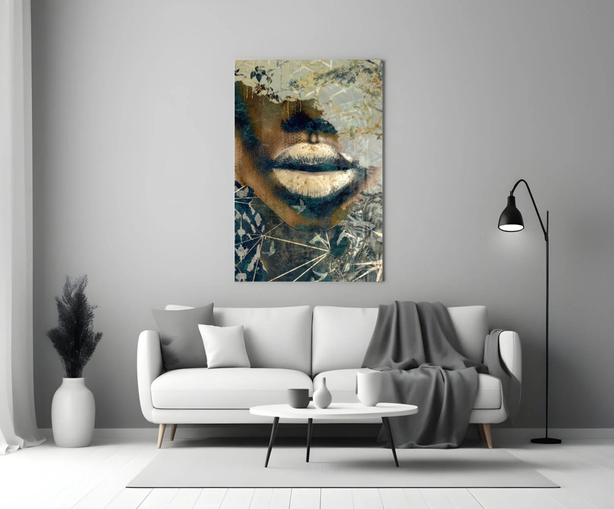 Glasschilderij – Whisper of Nature – Abstracte Lippen & Gezicht – Moderne Kunst met Aardetinten - 110x70 cm