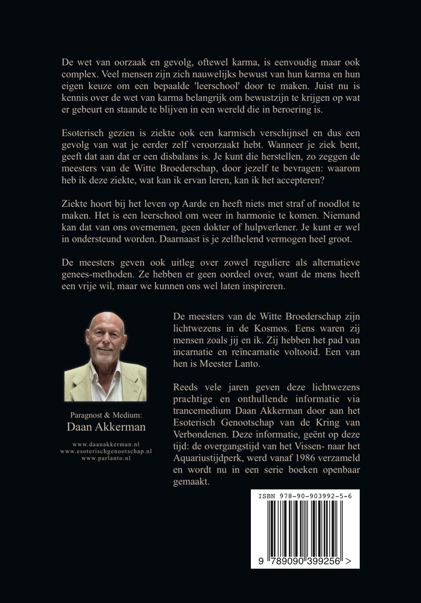 Foto van Daan Akkerman met tekst: Paranormaal & Medium, Daan Akkerman. Websites en ISBN.