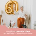 Gouden cijfer 60 ballon met champagneglazen en cupcakes