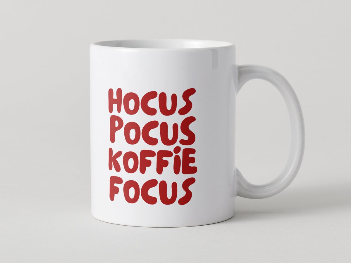 Koffiemok Hocus Pocus Koffie Focus – Grappige Mok met Tekst – Keramische Koffiebeker 330ml – Leuke Cadeau Mok voor Collega’s en Koffieliefhebbers