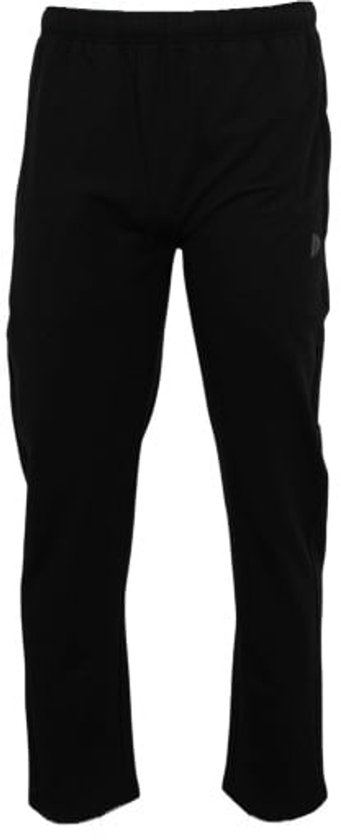 Zwarte joggingbroek van Donnay met een grijs logo op de linkerheup.
