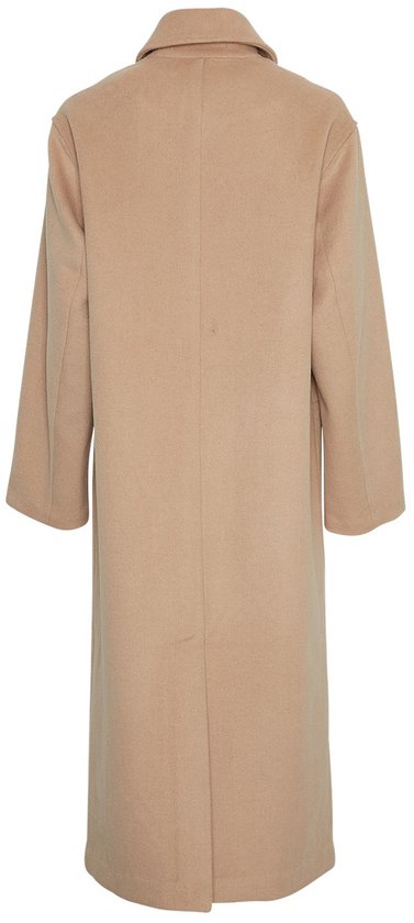 Achterkant van een lange, egale beige jas met reverskraag en driekwart mouwen.