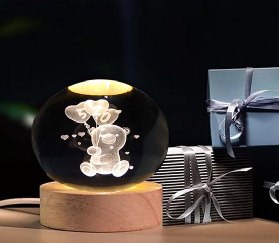 3D Kristallen Bol Nachtlampje - Schattige Beer met een Hartballon - Teddybeer Design Nachtlampje - LED Glazen Hologram Lamp met Massief Houten Basis - Nachtlampje - Cadeau Idee - Verlichting - USB Aansluiting van Allegri Living — afbeelding 2