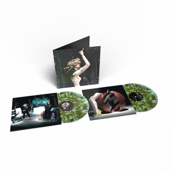 Drie LP's met groene, gele en zwarte spetters. Een openklapbare hoes toont een vrouw met arm omhoog.