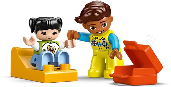 LEGO DUPLO Ambulance avec chauffeur pour faire semblant de jouer - 10447