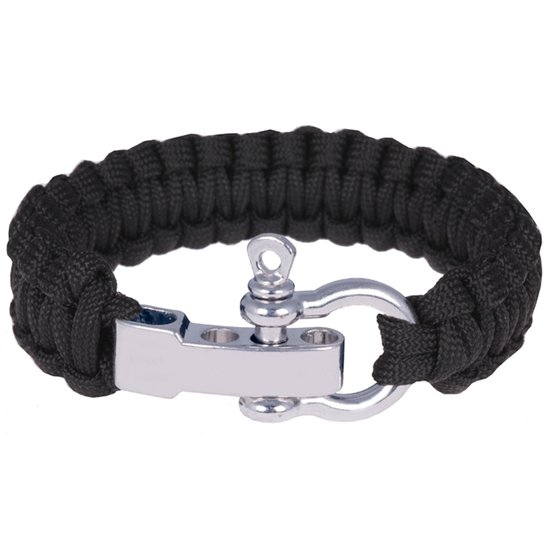 Zwarte paracord armband met zilverkleurige sluiting.