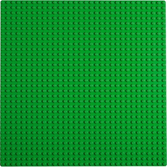 Effen groene LEGO bouwplaat, 10x10 noppen, op witte achtergrond.