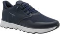 Donkerblauwe sneaker met veters en logo.
