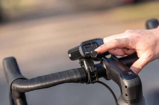 BBB Cycling StrikeDuo 1400i Combo Voorlicht & Achterlicht Set - Met Afstandsbediening– 1400 Lumen - USB Oplaadbaar - IPX4 Regenbestendig - Fietsverlichting Racefiets & Mountainbike - BLS-275i — afbeelding 5