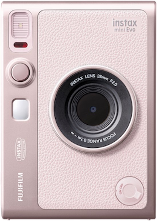 Roze instax mini Evo camera, voorkant met lens en 'FUJIFILM' logo.