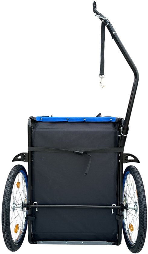 Achterkant van een blauwe fietskar met zwarte zijkanten, twee wielen en trekstang.